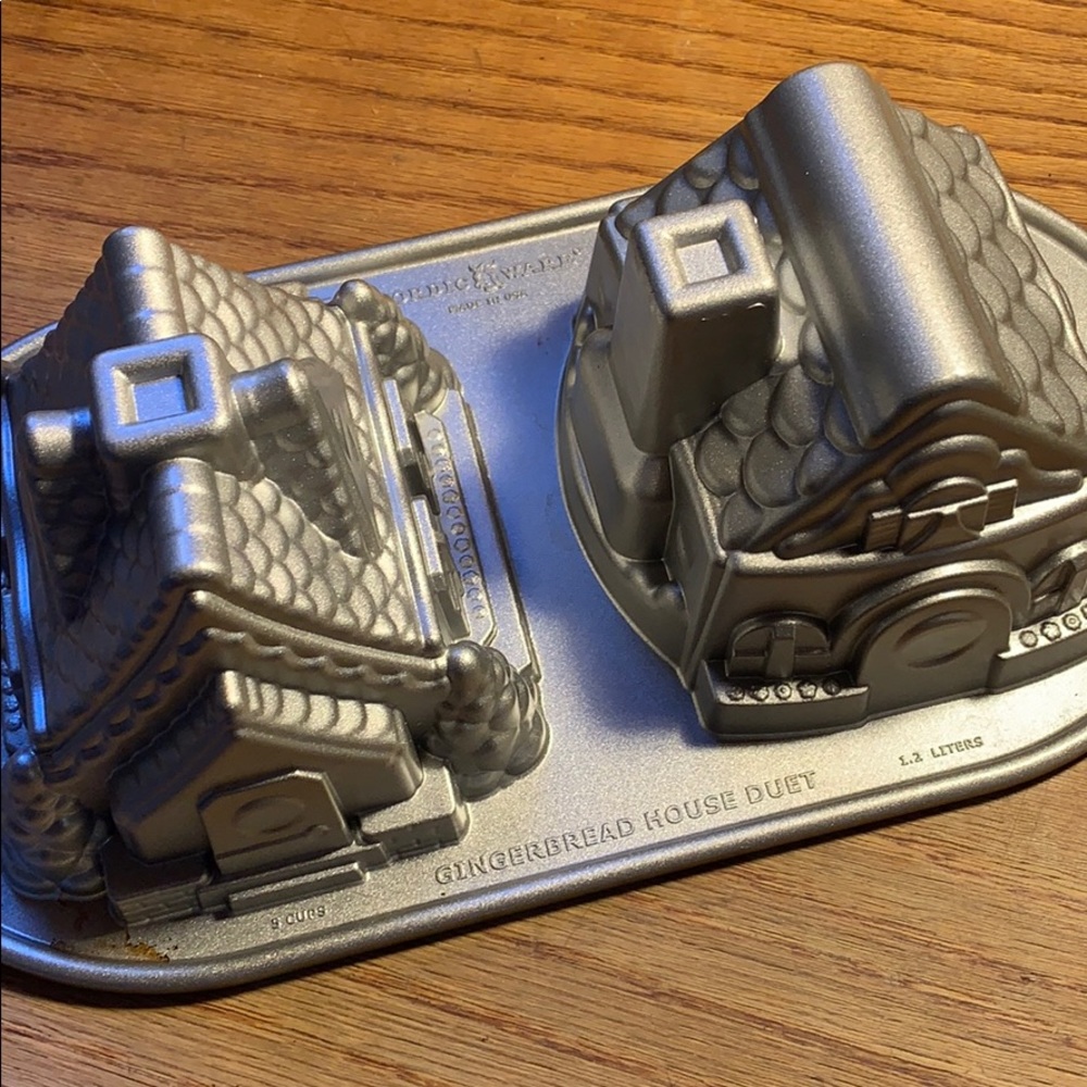 Nordic Ware non-stick Gingerbread/enchanted house